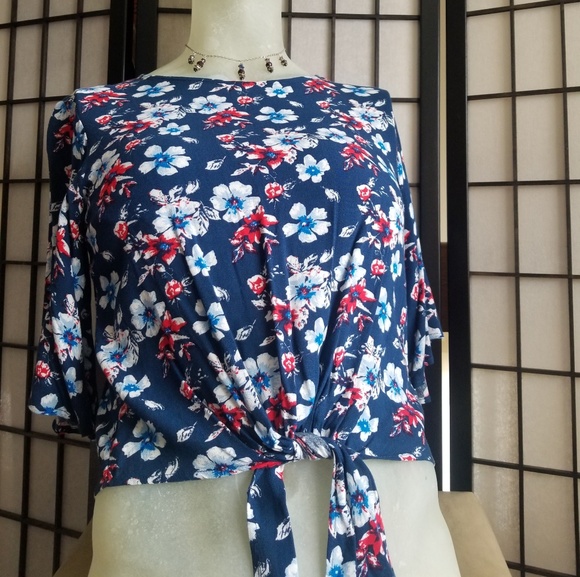 Nwot floral navy blue front tie crop top - Picture 1 of 8